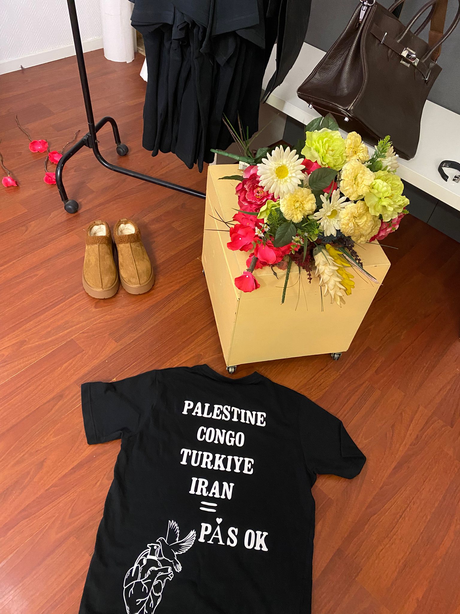 T-Shirt "Trenches Kid" Black and White Piano Session