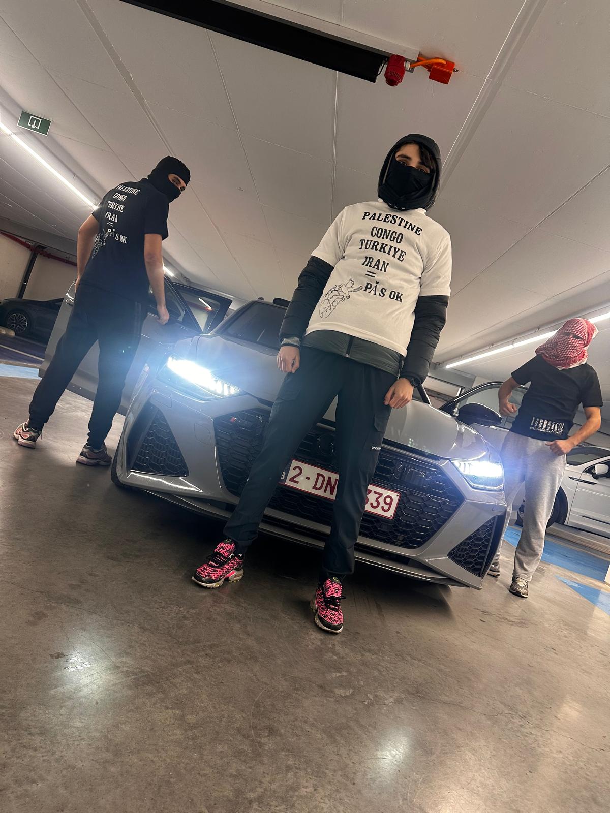 T-Shirt "Trenches Kid" Black and White Piano Session